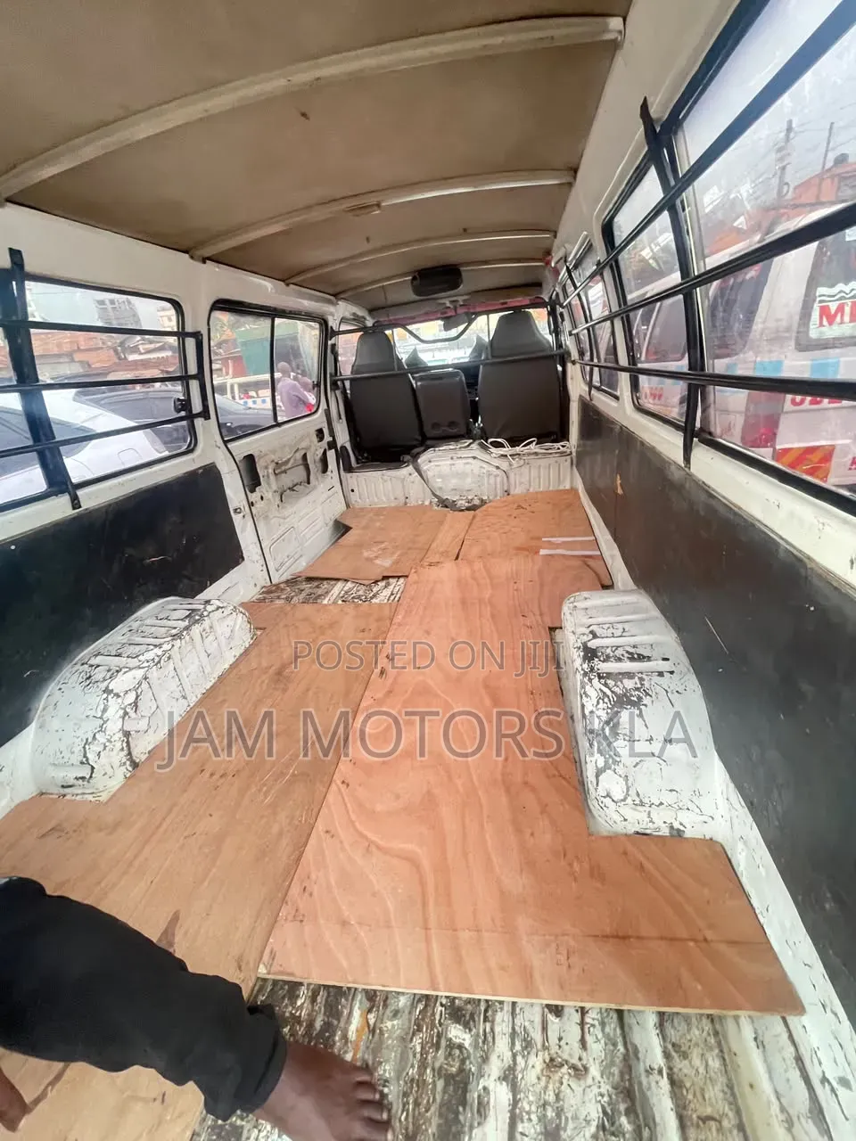 Toyota HiAce 2003 White