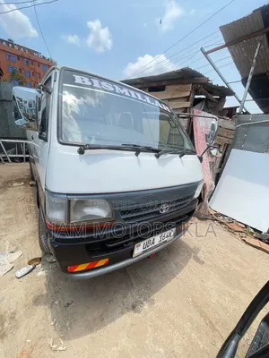 Toyota HiAce 2019 White