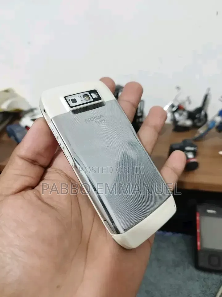 Nokia E71 White