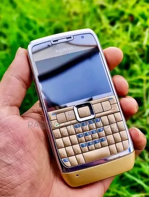 Nokia E71 Gold