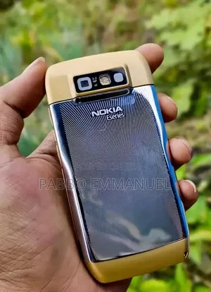 Nokia E71 Gold