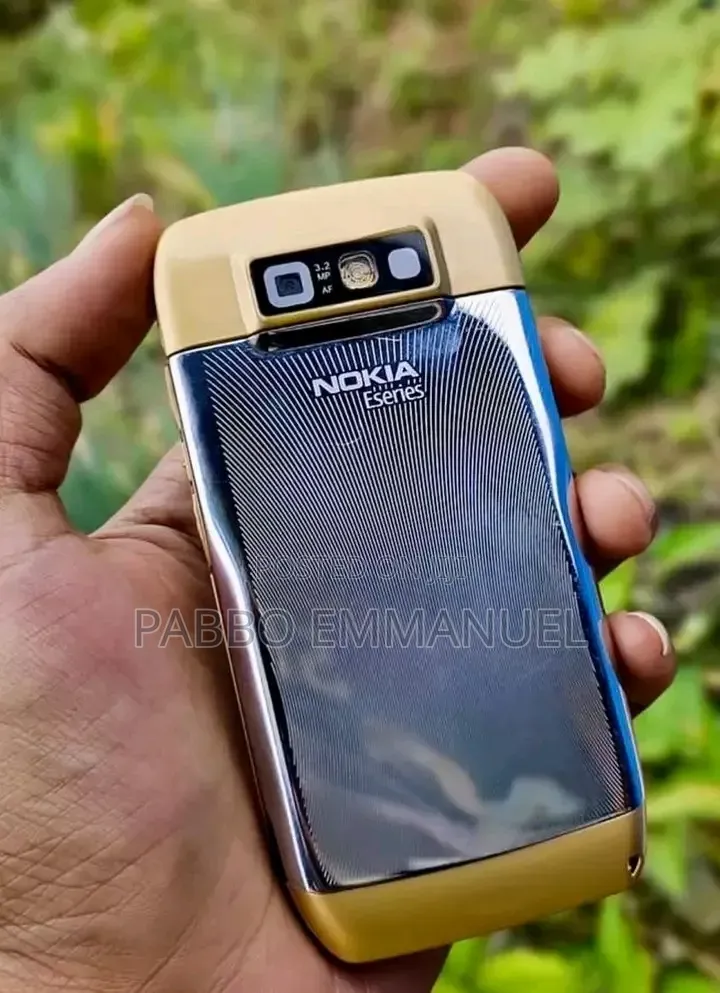 Nokia E71 Gold