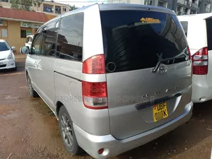 Toyota Noah 2.0 AWD (8 Seater) 2005 Silver