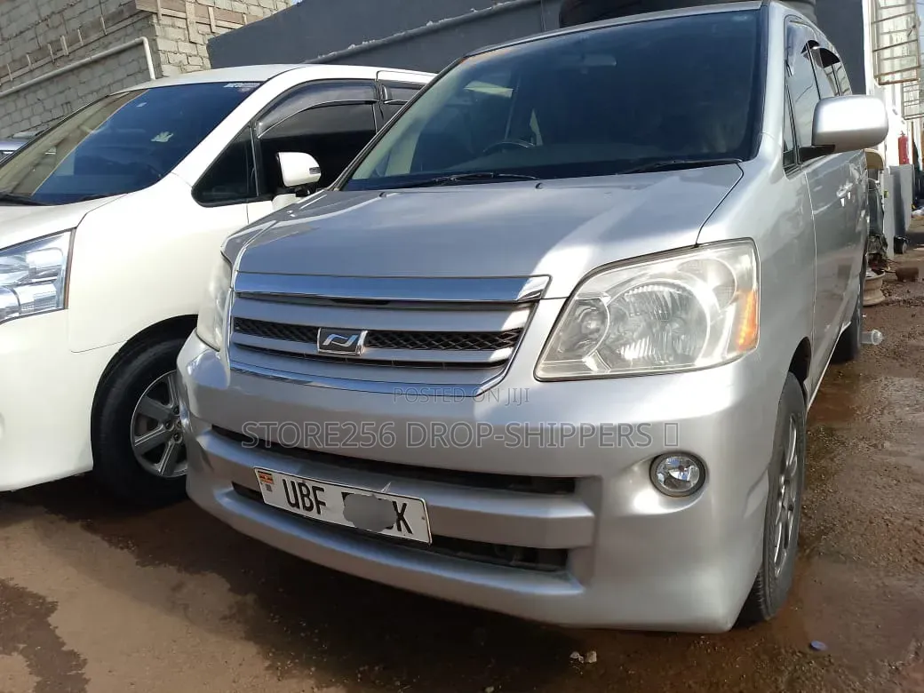 Toyota Noah 2.0 AWD (8 Seater) 2005 Silver
