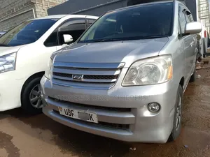 Toyota Noah 2.0 AWD (8 Seater) 2005 Silver