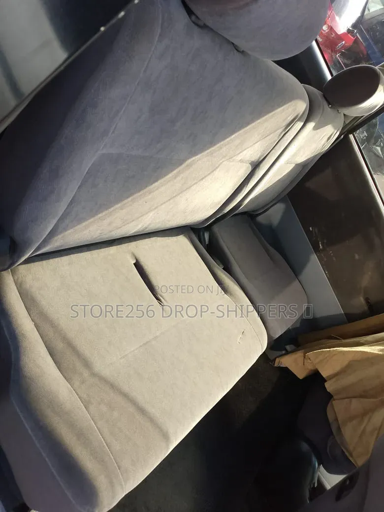 Toyota Noah 2.0 AWD (8 Seater) 2005 Silver