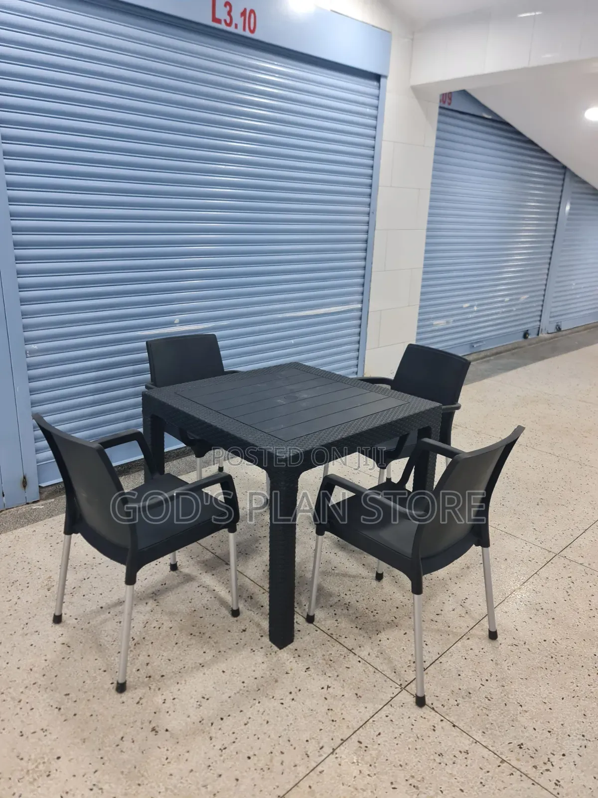 Modern Black Dining Table and Chairs Plastic Table and Chairs
