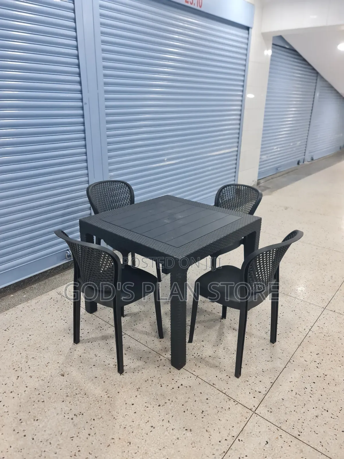 Available Outdoor Indoor Dining Plastic Table and Chairs