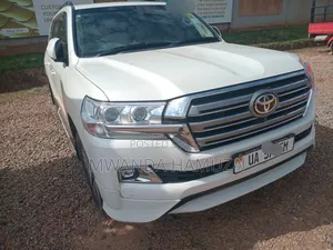 Toyota Land Cruiser 2017 White