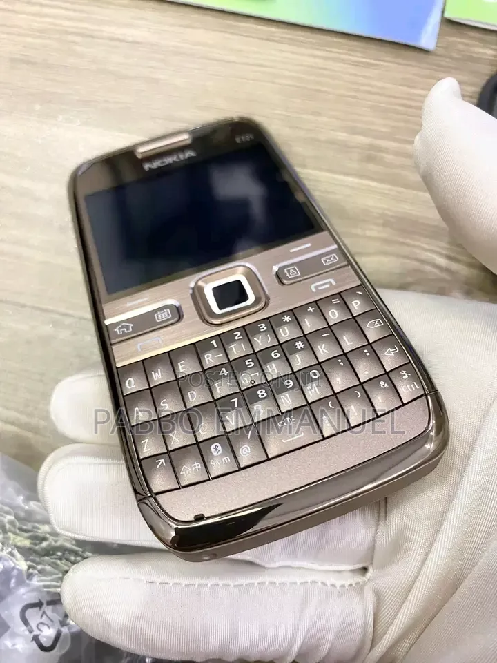 Nokia E72 Gold
