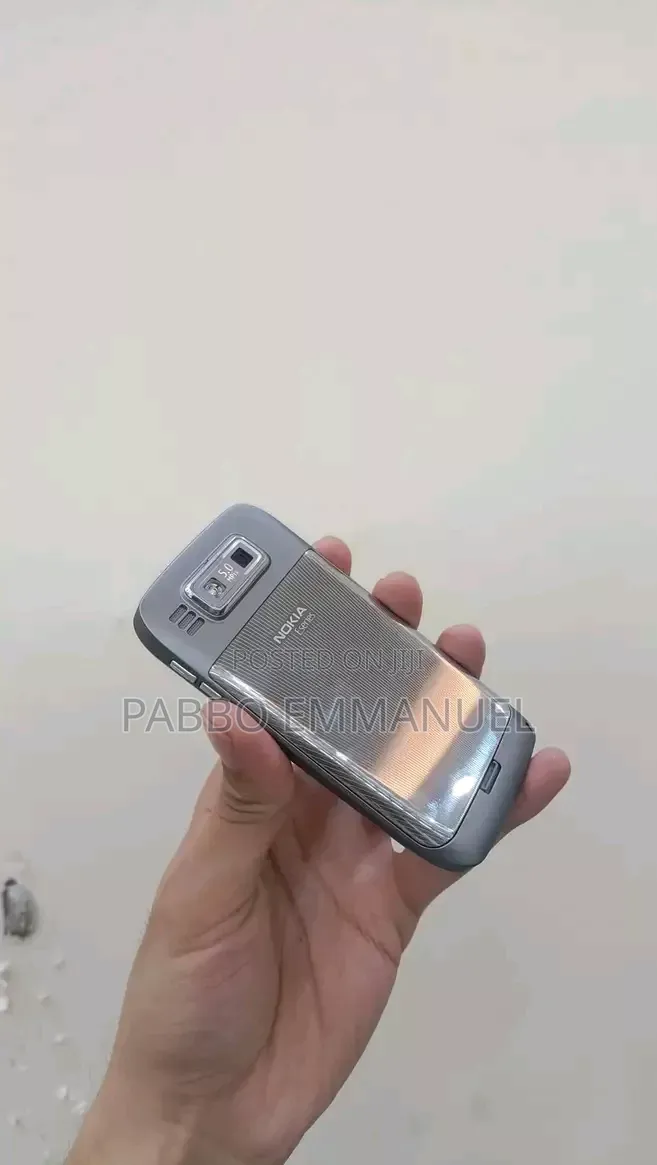 Nokia E72 Silver