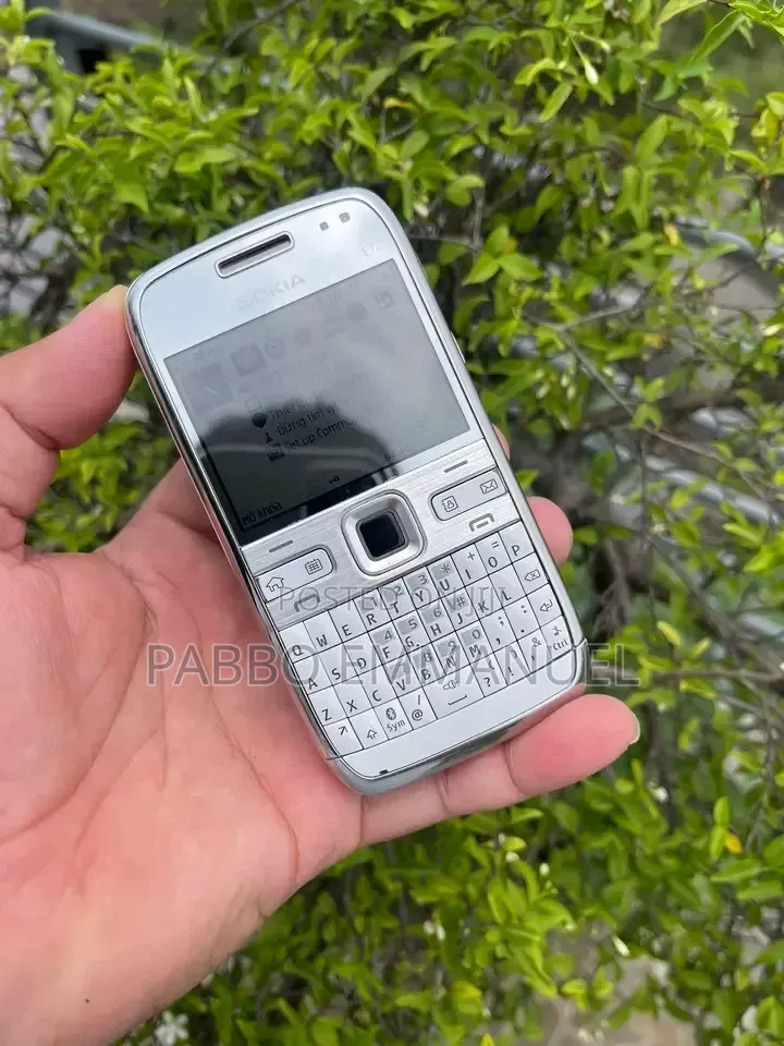 Nokia E72 Silver