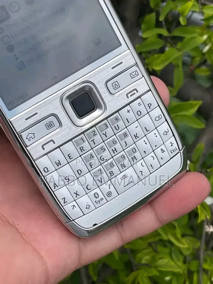 Nokia E72 Silver