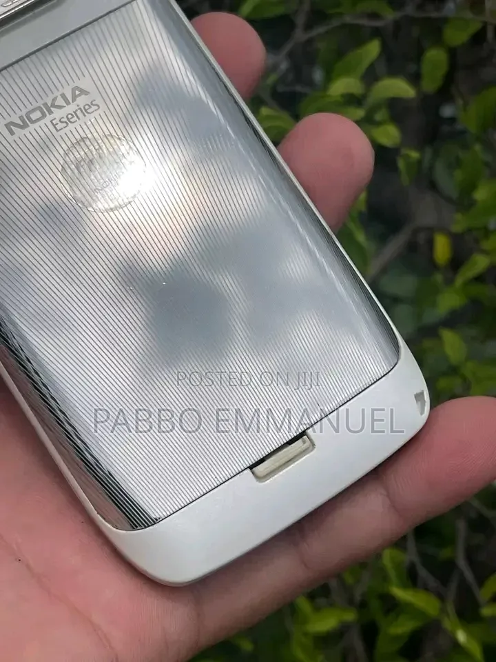 Nokia E72 Silver