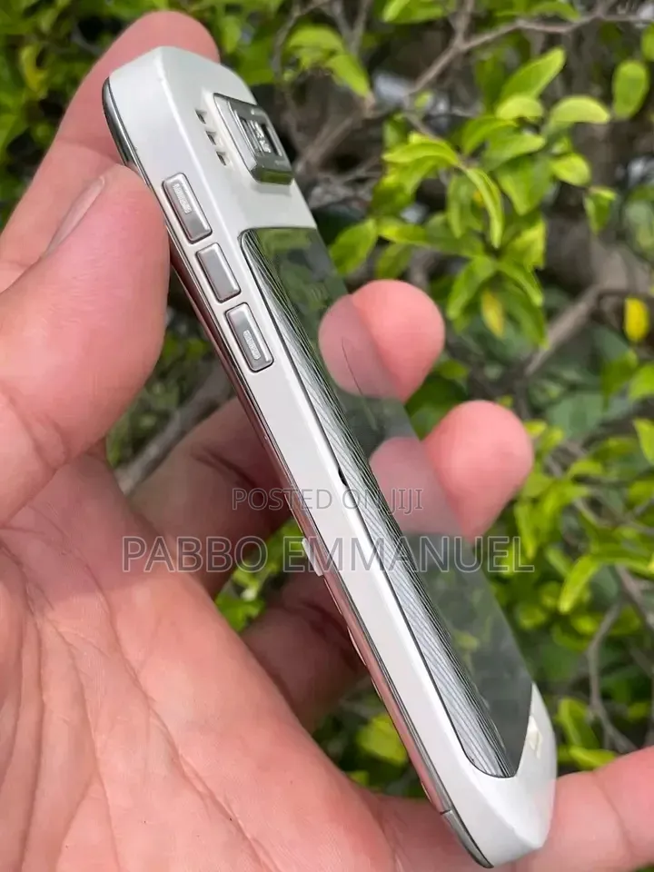 Nokia E72 Silver