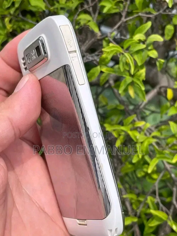 Nokia E72 Silver