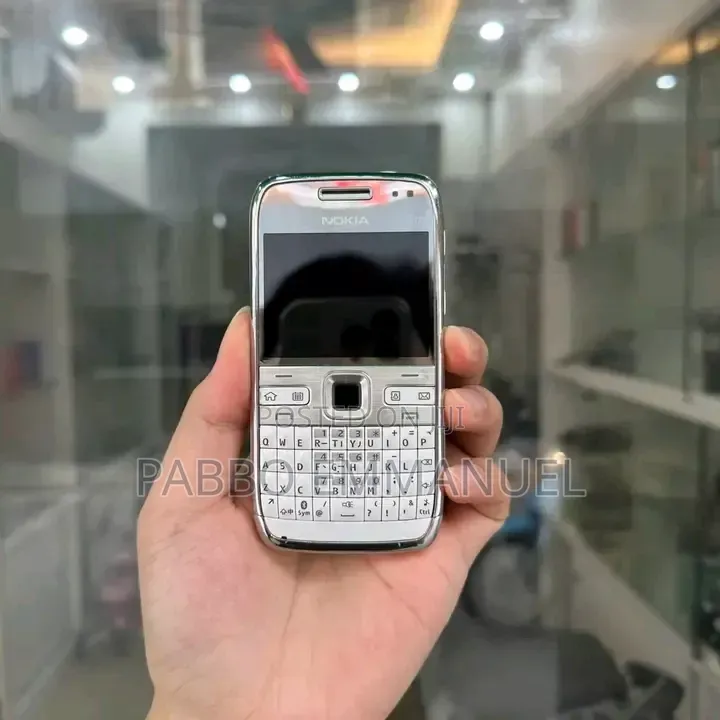 Nokia E72 Silver