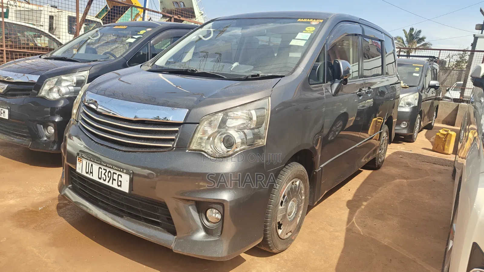 Toyota Noah 2011 Gray