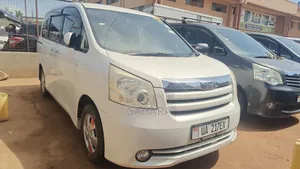 Toyota Noah 2011 White