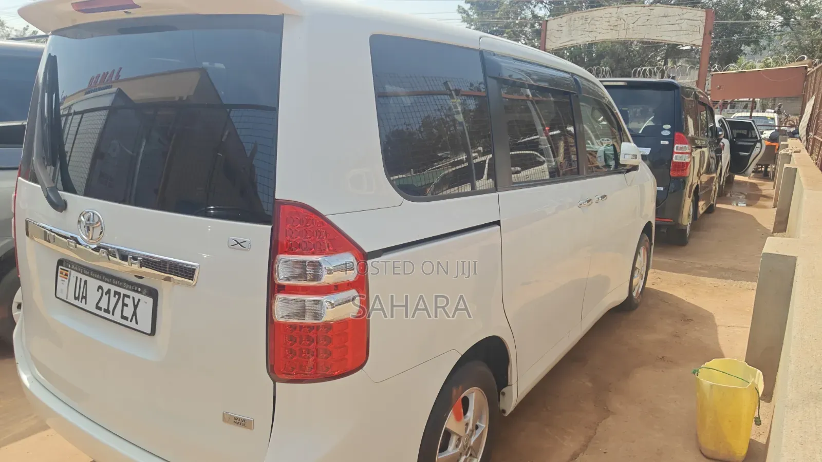 Toyota Noah 2011 White