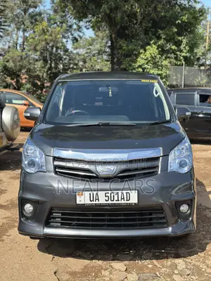 Toyota Noah 2012 Silver
