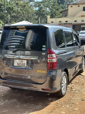 Toyota Noah 2012 Silver