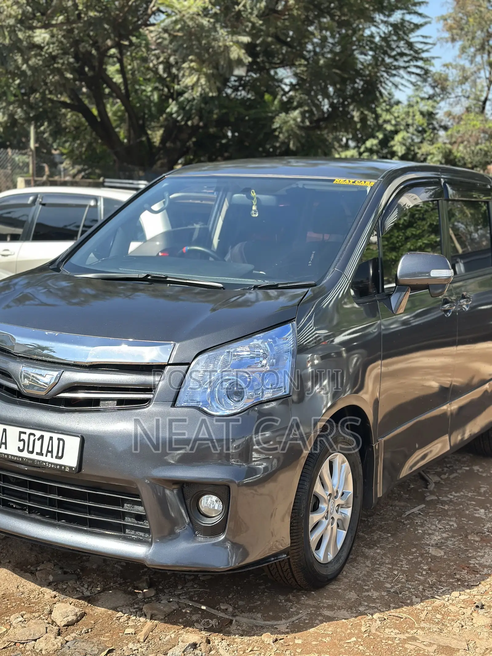Toyota Noah 2012 Silver