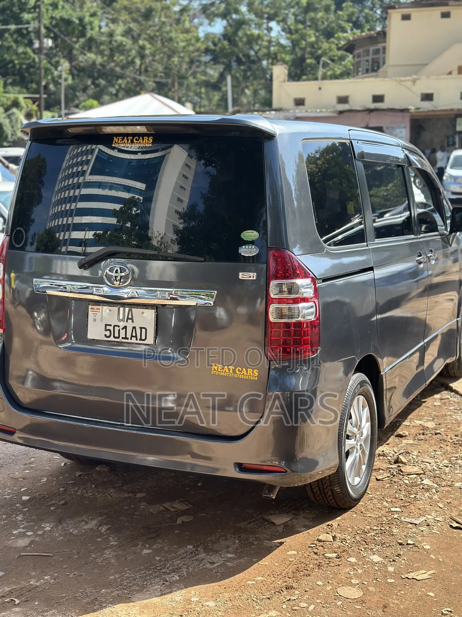 Toyota Noah 2012 Silver