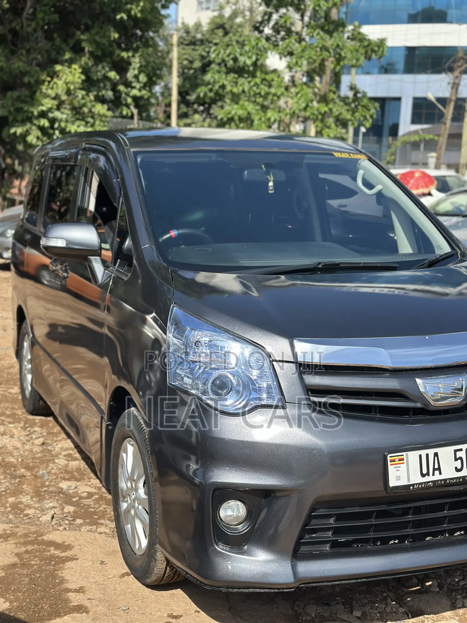Toyota Noah 2012 Silver