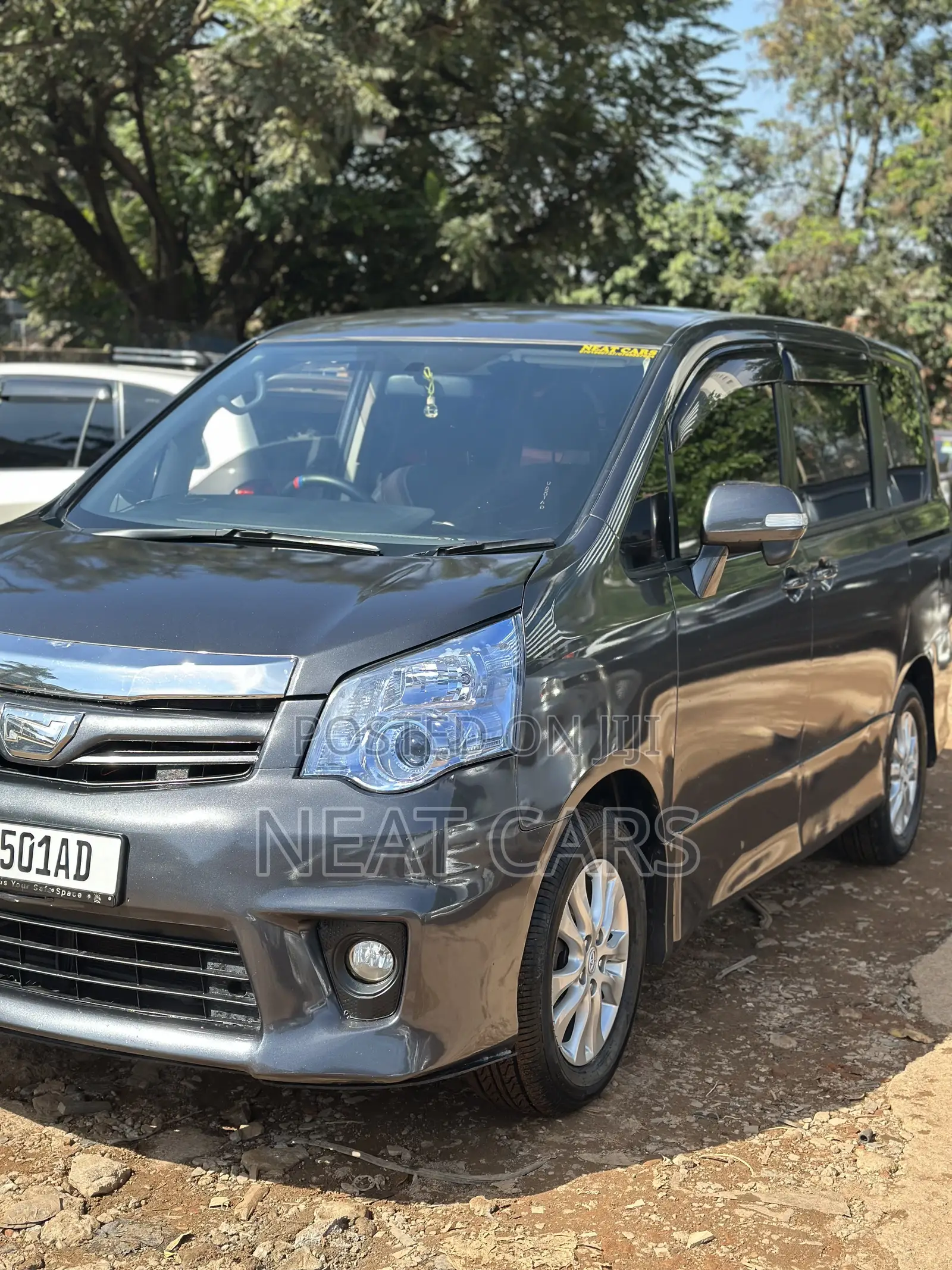 Toyota Noah 2012 Silver