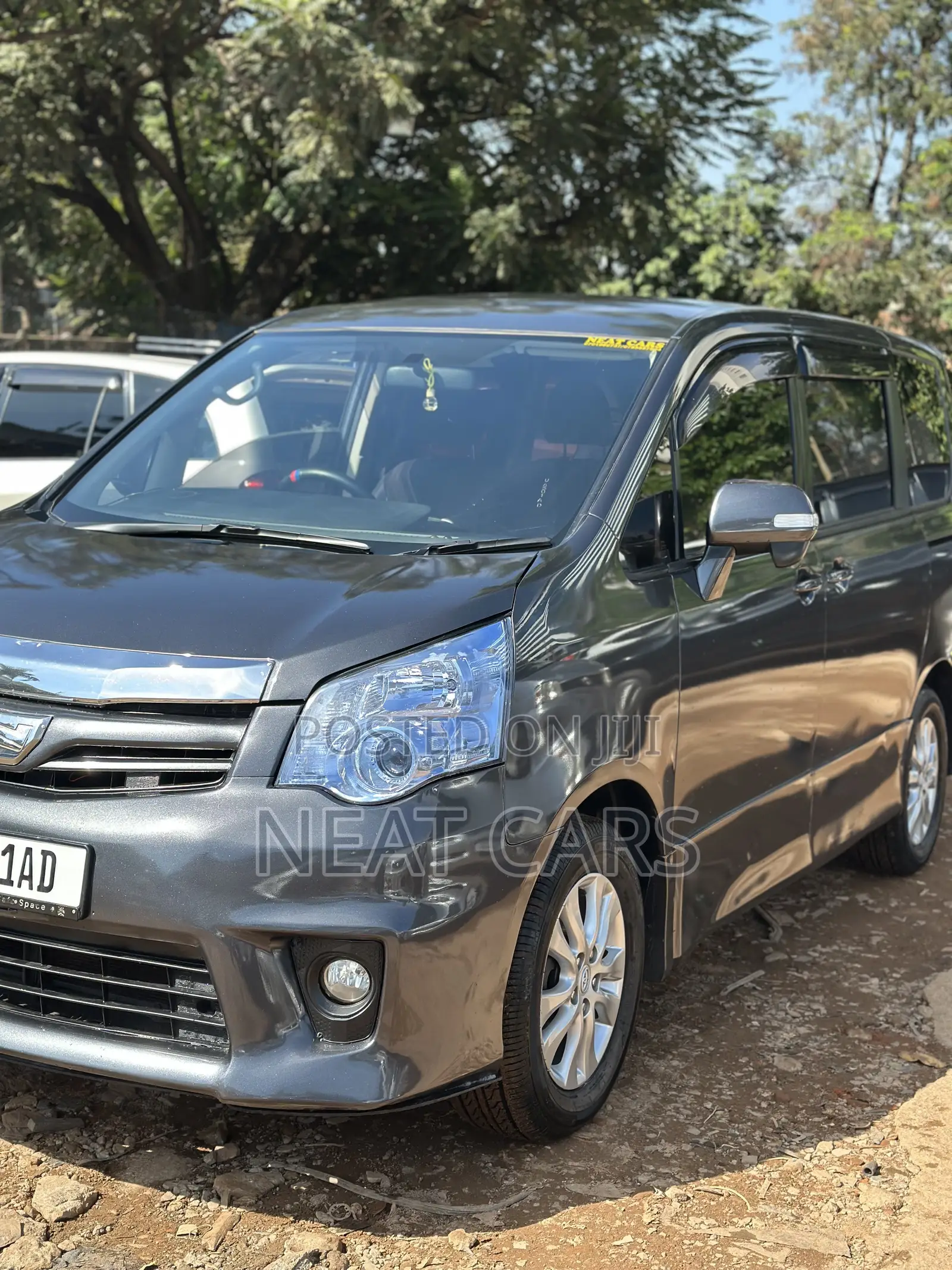 Toyota Noah 2012 Silver