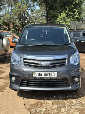 Toyota Noah 2012 Silver
