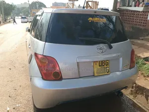 Toyota IST 2004 Silver