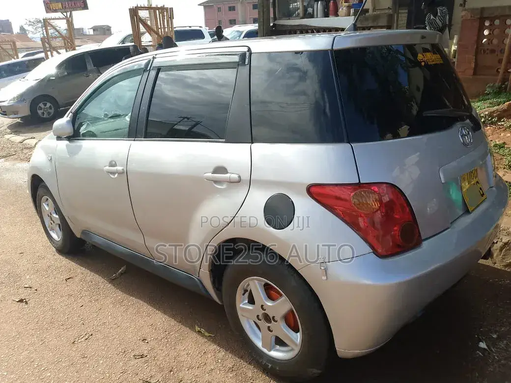 Toyota IST 2004 Silver