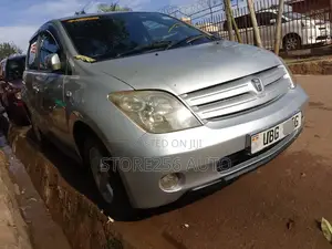 Toyota IST 2004 Silver