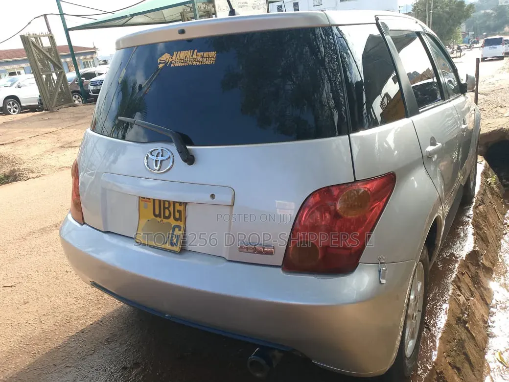 Toyota IST 2004 Silver