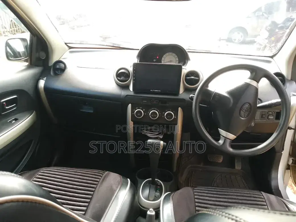 Toyota IST 2004 Silver