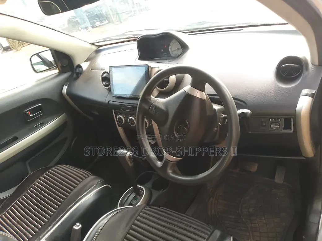 Toyota IST 2004 Silver