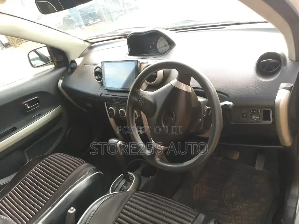 Toyota IST 2004 Silver
