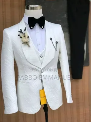 Pure White Groom. Siits
