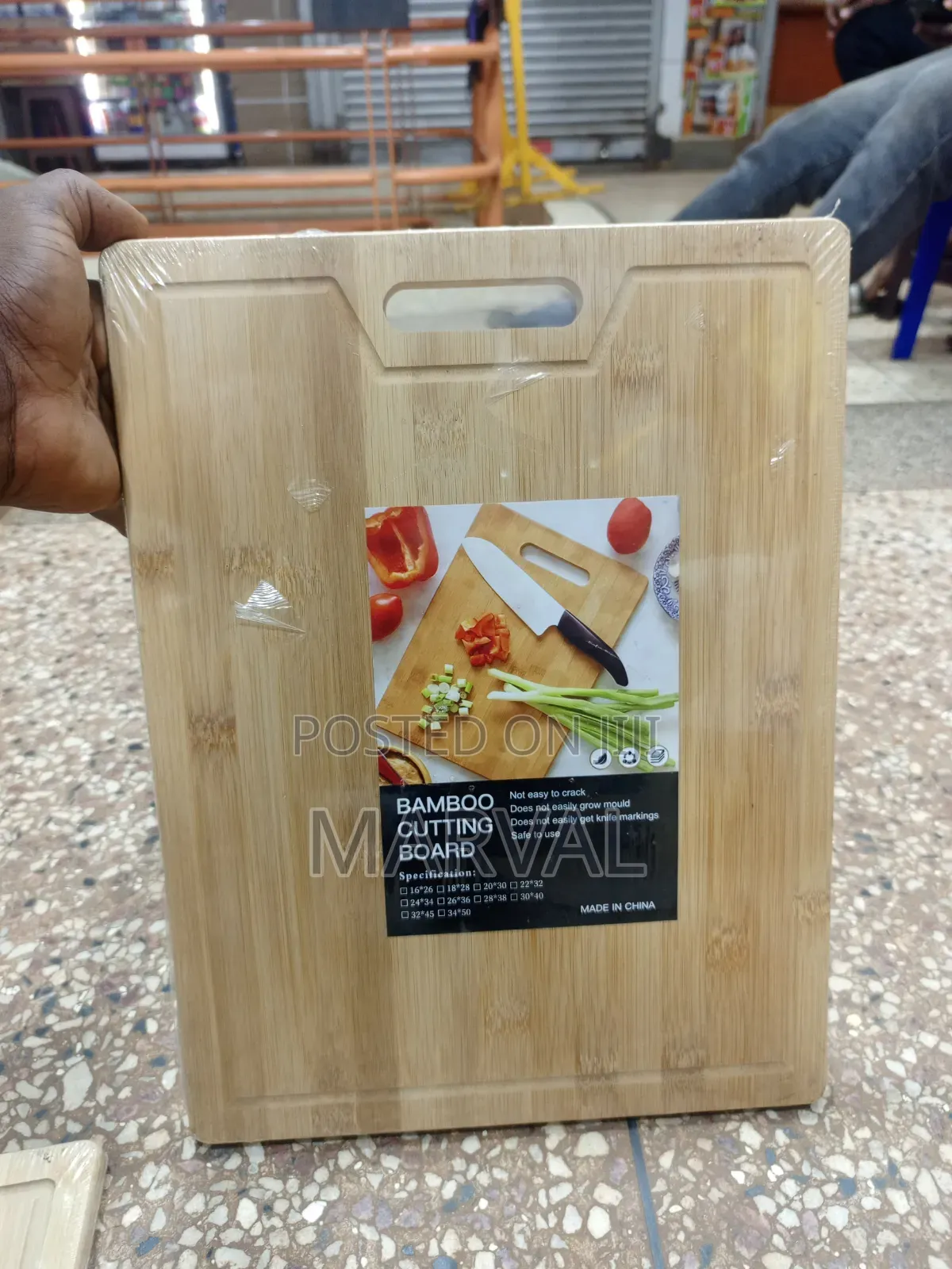Rectangular Natural Bamboo Cutting Board With an Integrated Handle