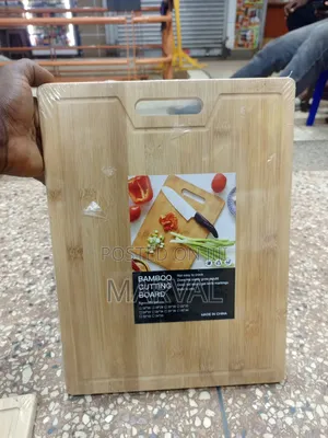 Rectangular Natural Bamboo Cutting Board With an Integrated Handle
