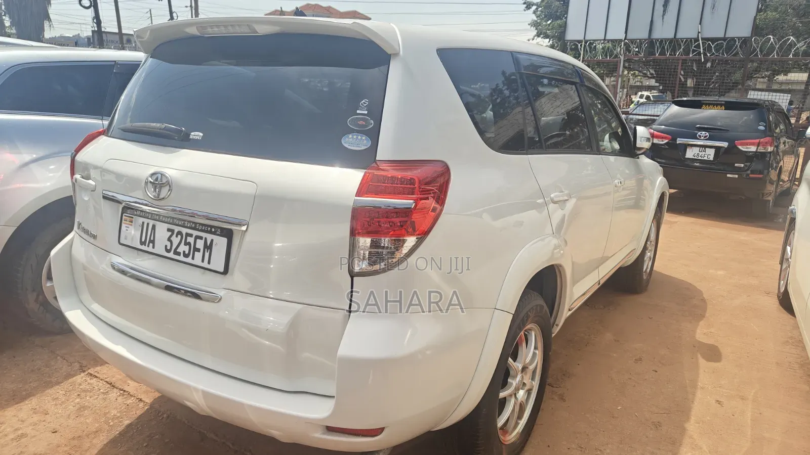 Toyota Vanguard 2012 White