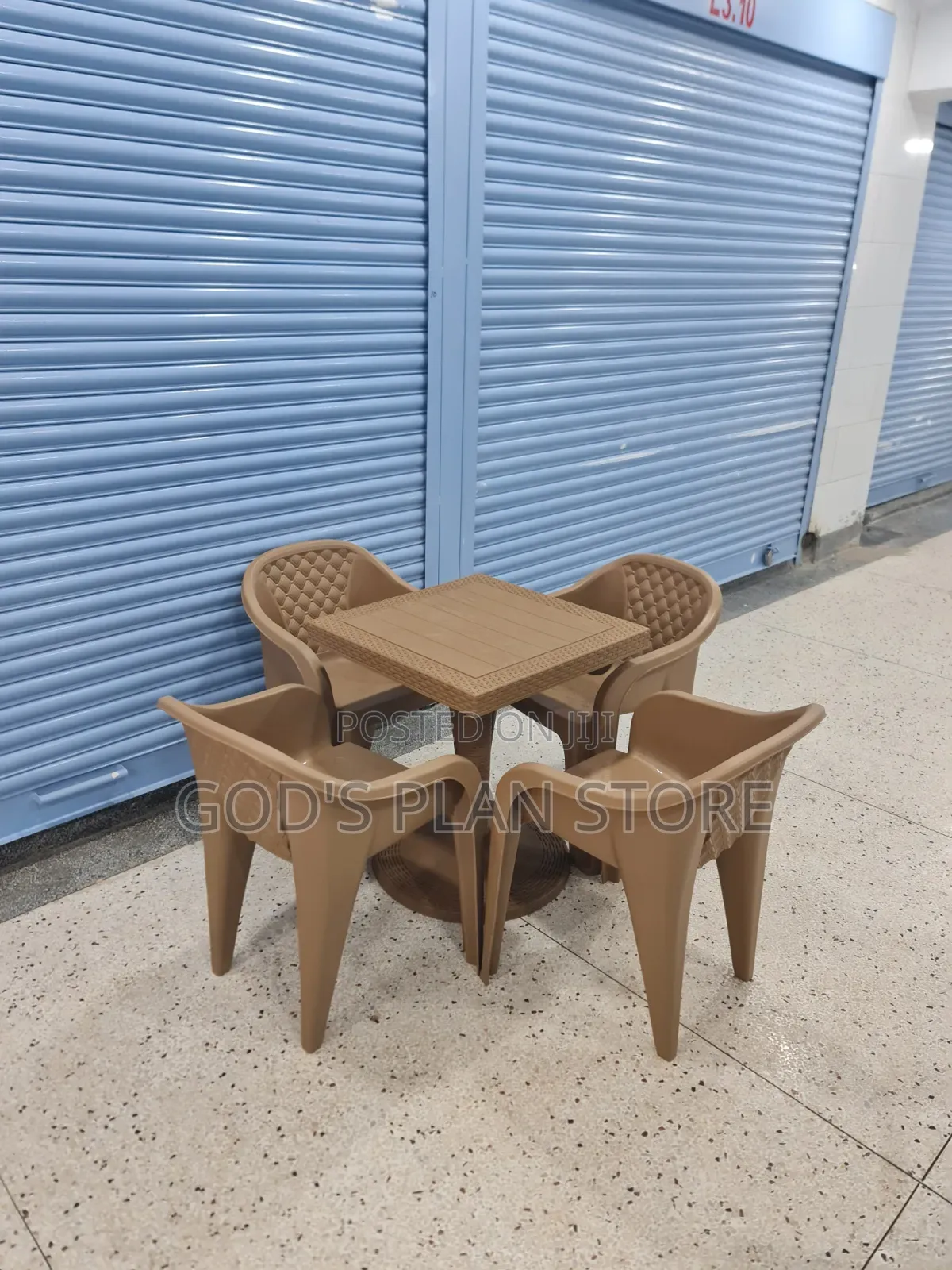 Canadian Plastic Bar and Restaurant Plastic Table and Chairs