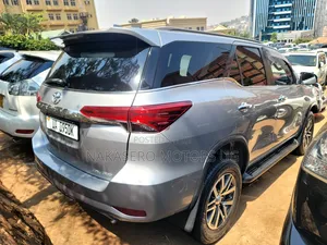Toyota Fortuner 2.8 D RWD 2017 Silver