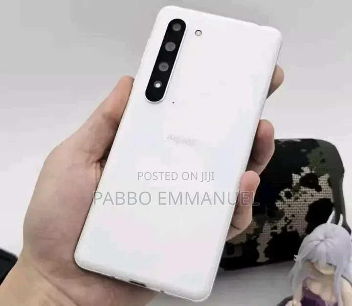 Sharp Aquos R5G 256 GB White