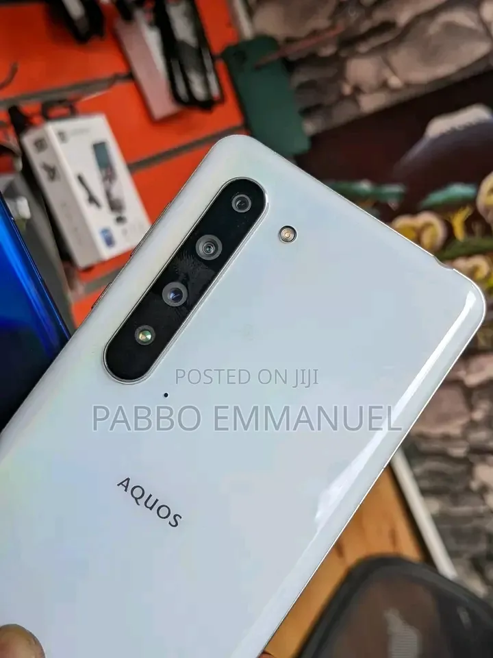 Sharp Aquos R5G 256 GB White