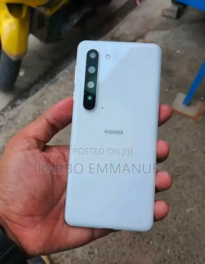Sharp Aquos R5G 256 GB White