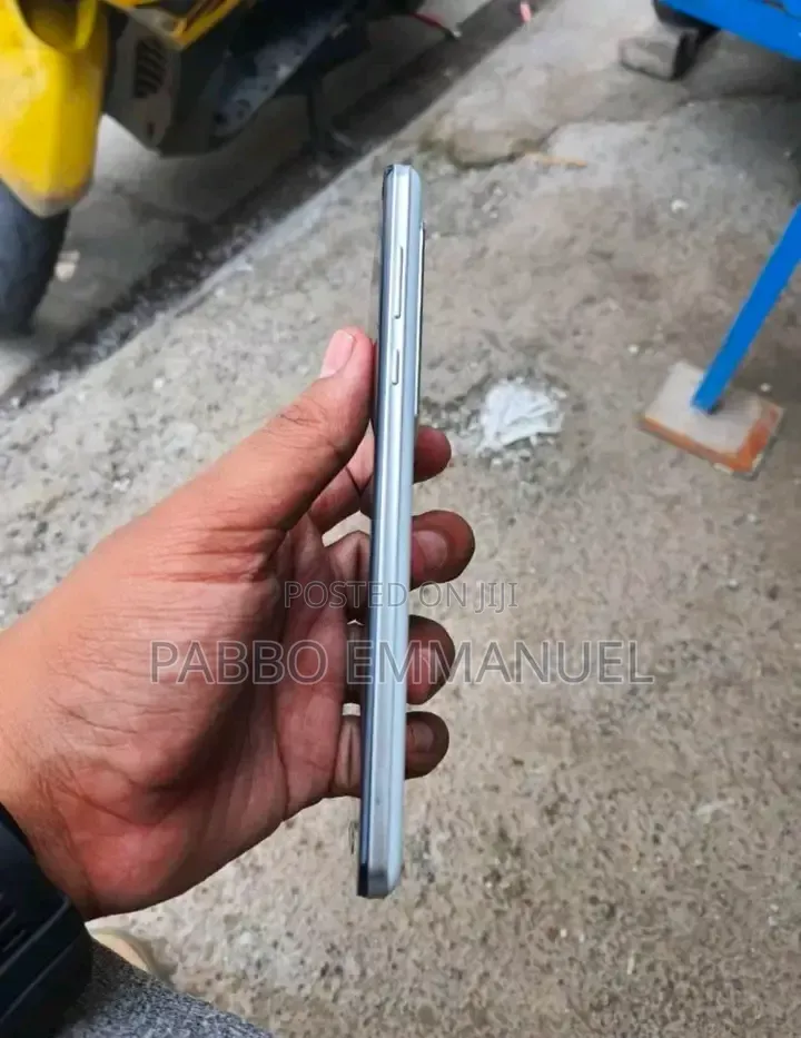 Sharp Aquos R5G 256 GB White