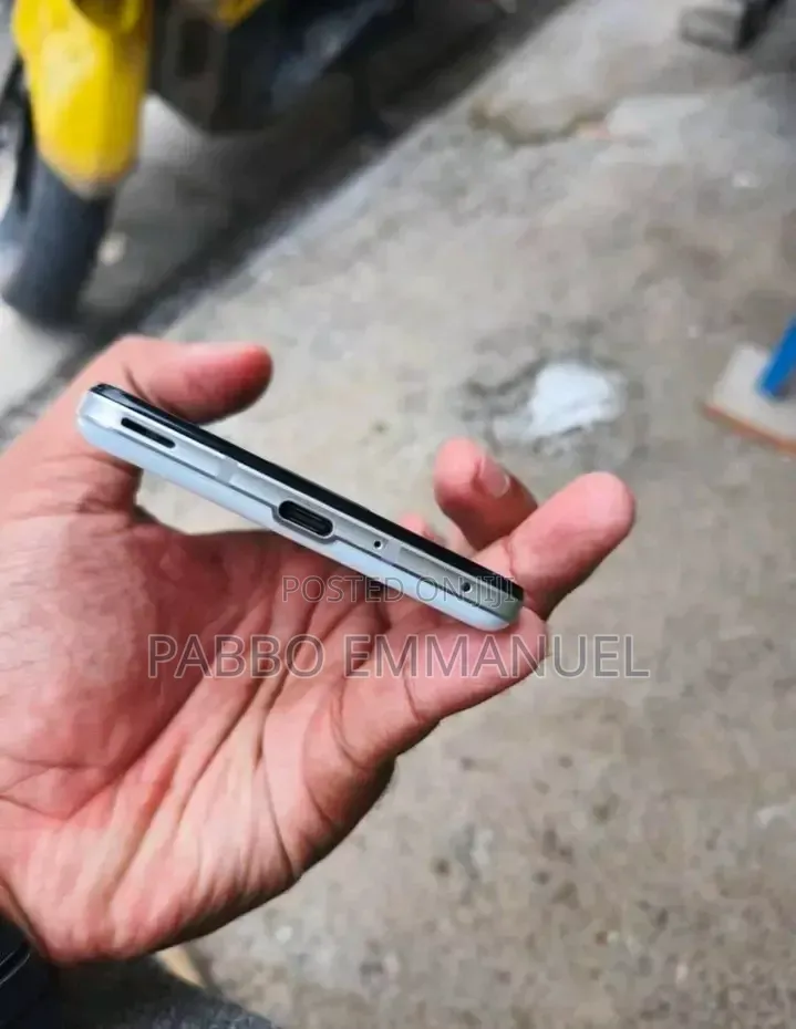 Sharp Aquos R5G 256 GB White